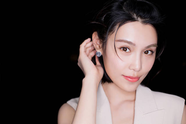 急诊科医生热播韩丹彤王珞丹上演婚纱保卫战
