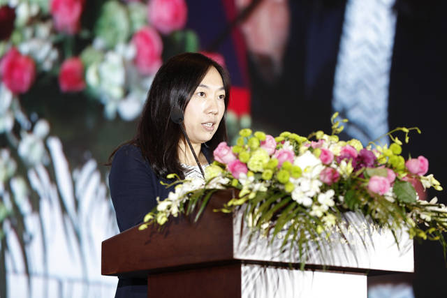 中信证券社会服务行业研究负责人姜娅发表演讲