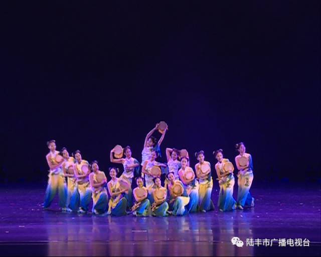 我市传统舞蹈《钱鼓声声》参加省第七届群众音乐舞蹈花会大赛