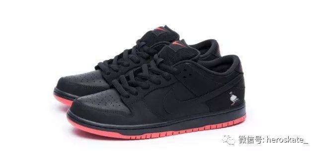 滑手Antonio Durao和Nikita Stain演绎Nike SB Dunk Low Pro 'Black