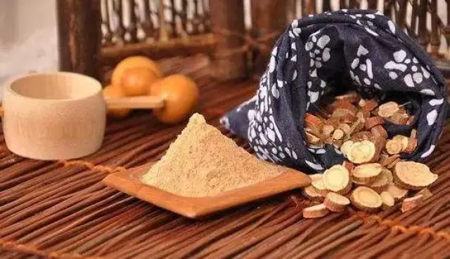 或挥发性强烈的药物如麝香,冰片,樟脑等;或较贵重的药物如犀角,羚羊角