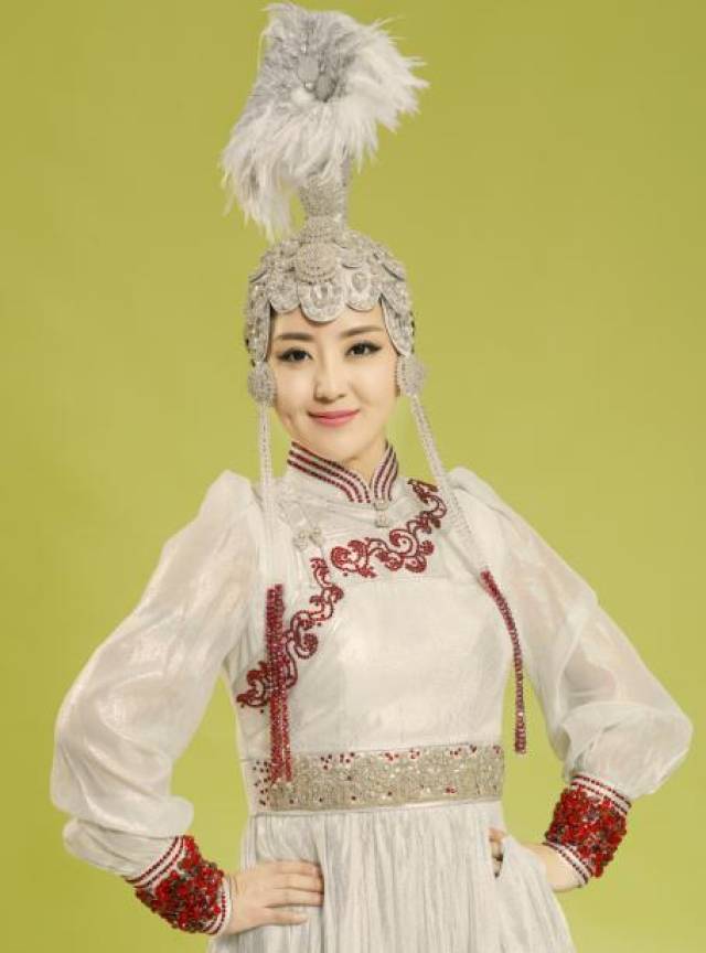 《万树繁花》下的广场舞神曲,欢快的草原风味