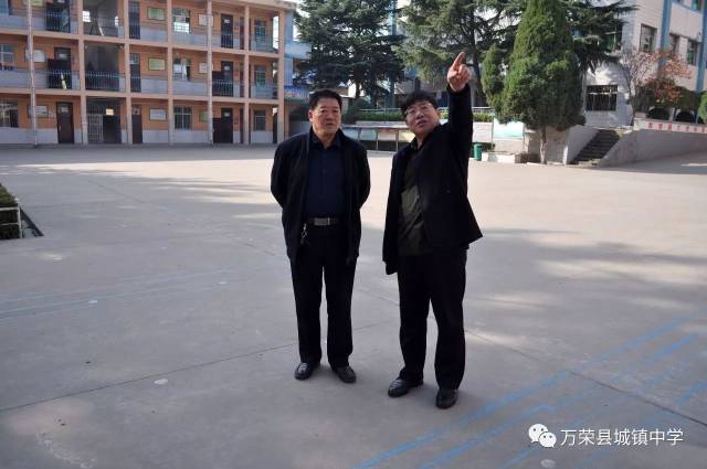 市文明办到城镇中学检查验收"市级文明校园"创建工作