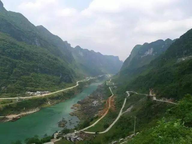 【欽州出發】河池都安龍灣鄉鐵索橋,三島灣,安福寺二日遊