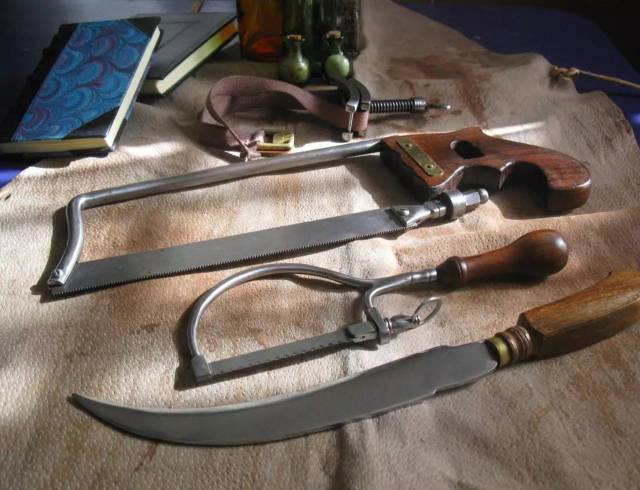 的手术,当然离不开趁手的工具,也就是这部分:——请不要只盯着血腥重