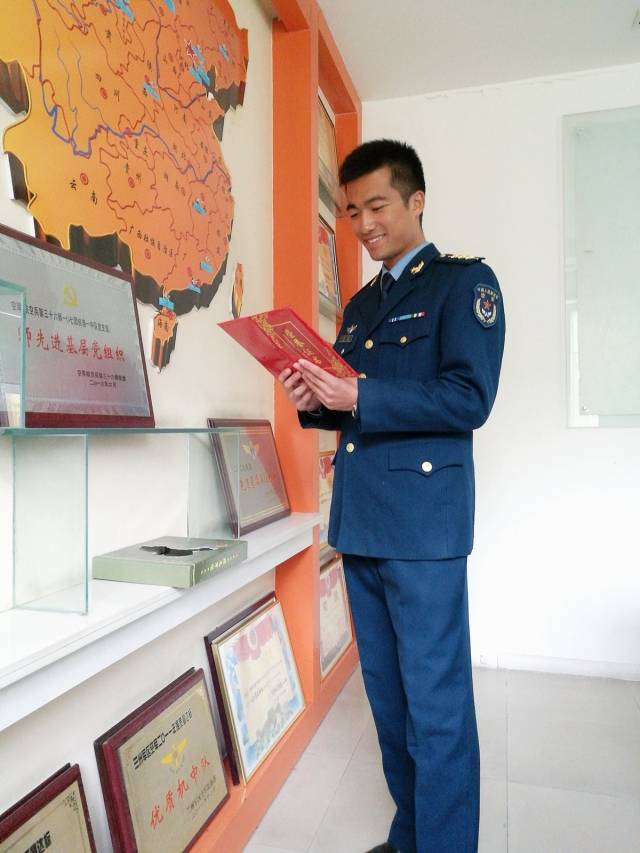 阚逍遥,24岁,空军某部 好好照顾自己,等我