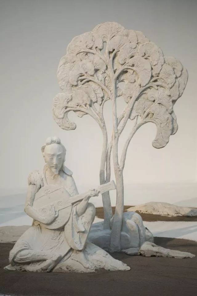 分别是任教于壁画系和雕塑系的刘斌老师与陈科老师