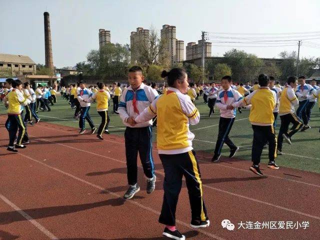 舞动的精灵 舞动的童年 --大连市校园集体舞金