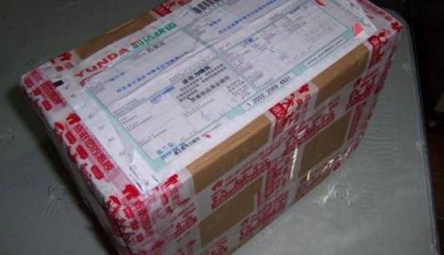 【注意】快递新骗局,货到付款,拆开就得给钱!