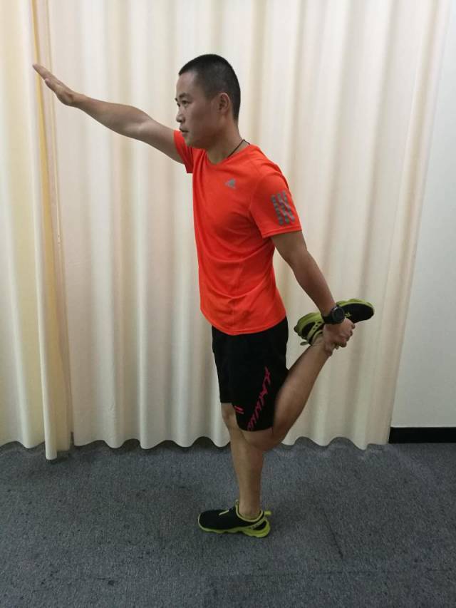 跑步前后如何拉伸?