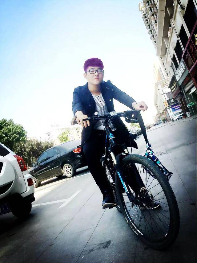 绝地求生辅助关于网络红人刘禹宁的成长经历