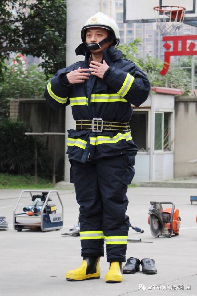 长大后我也要当消防员!