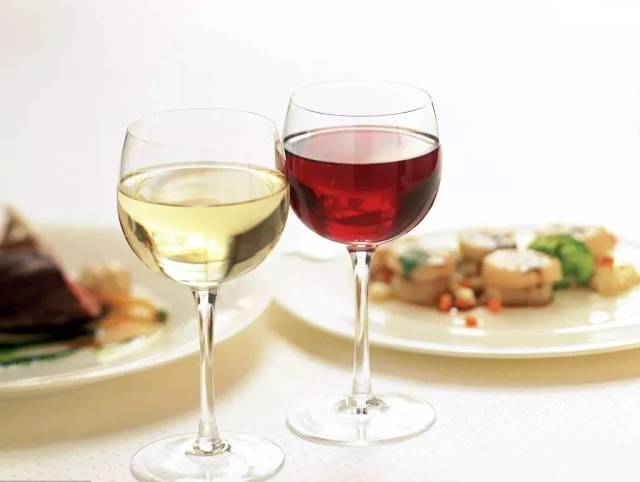 100多块钱能买到真的拉菲葡萄酒吗?