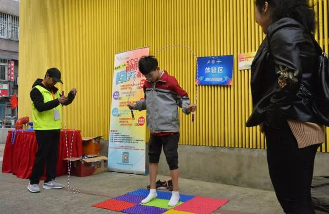 中国少年30秒单脚跳绳129次,中国跳绳也会武