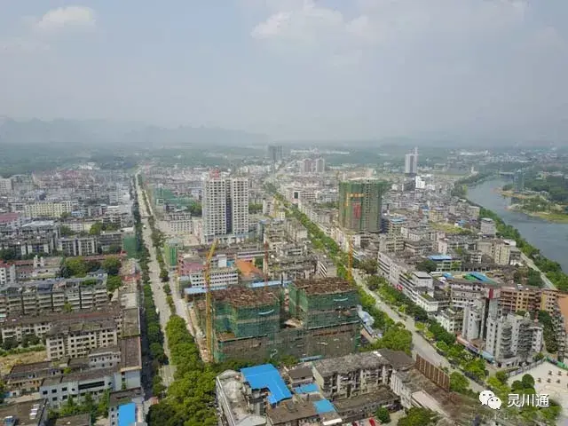 航拍灵川县城—山水中的美丽小城!