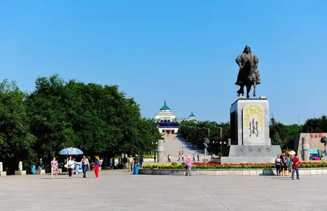 地毯和羊毛制品相当出名,来乌兰浩特,一定要去北山风景区走走,科尔沁