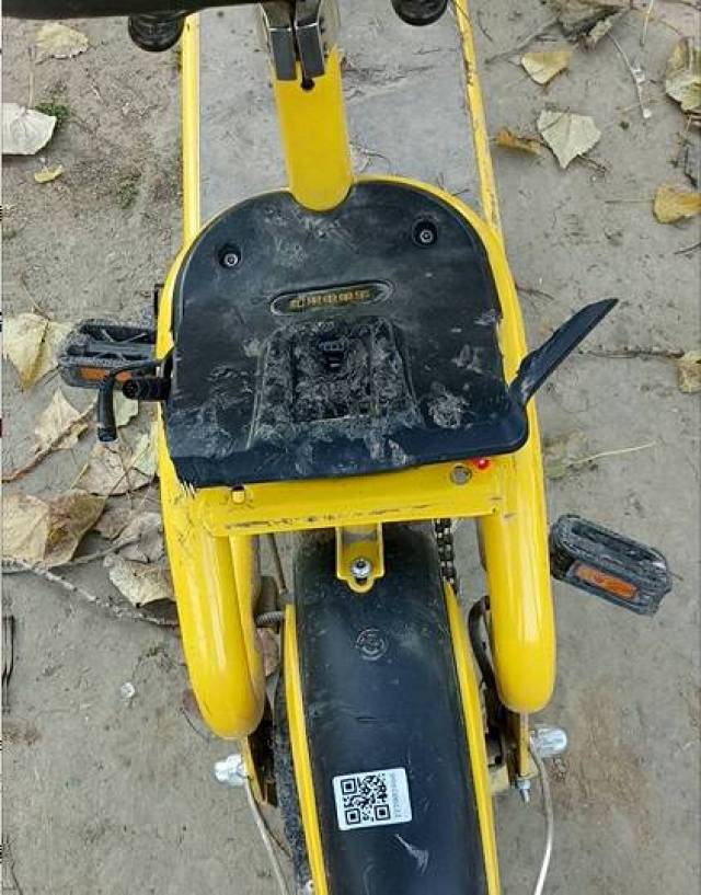 电车后面损坏严重