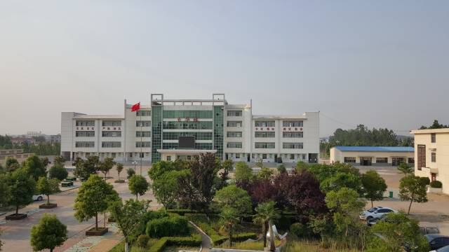 平明中学,办适合于农村孩子的初中教育 苗蔚林 东海县平明中学座落于