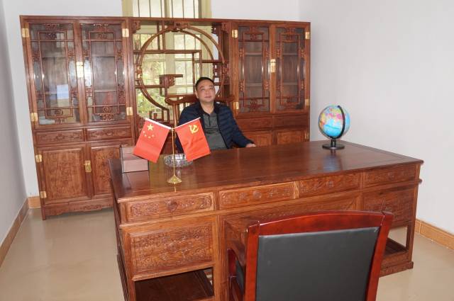 至尊宝董事长刘春旺,乡党委书记吴家秀,皇擎财富董事长农慧龙