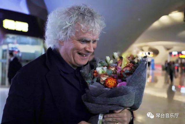 到场协助直播工作 柏林爱乐乐团数字音乐厅制作经理汉娜·道恩(hannah