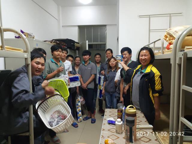 【企业动态】海信宽带开展探访box车间老员工宿舍活动