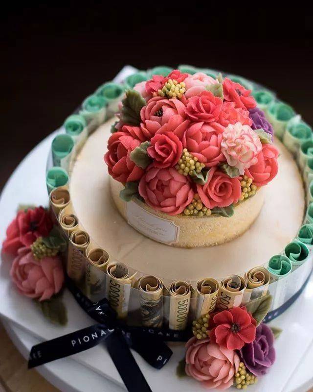 玫瑰类,山茶, 芍药等),但是要注意的是,裱花霜越硬花卉边缘齿状越明显