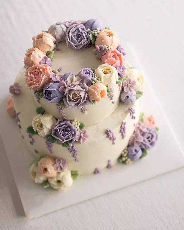 玫瑰类,山茶, 芍药等),但是要注意的是,裱花霜越硬花卉边缘齿状越明显