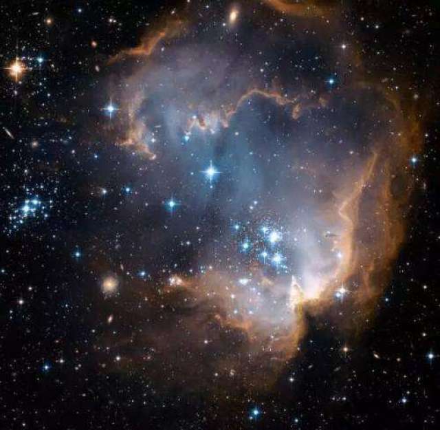 蜘蛛网状星云遍布气体的寒冷之地奇怪的宇宙早期星系