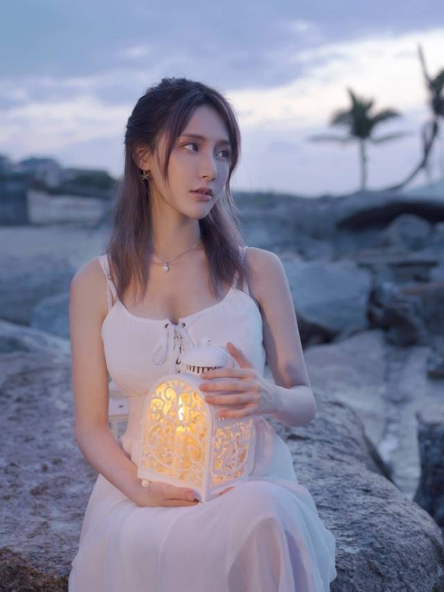 美女主播魔王晒最近写真,化身小仙女,美到不像话