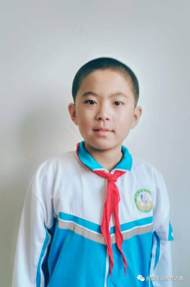 她个人连年被评为校级优秀少先队辅导员,高新区优秀班主任等荣誉称号.