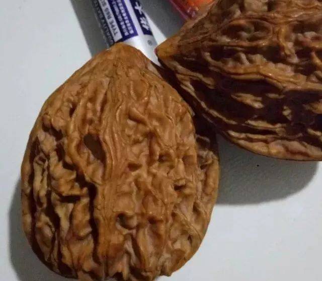 见鬼了！最近核桃开裂成常事，知道真相的我扎心了……