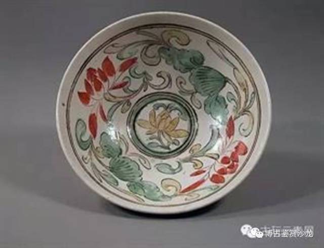 宋文奥| 北宋（960年—1127年）磁州窑白釉瓜棱罐此器出自北宋时期