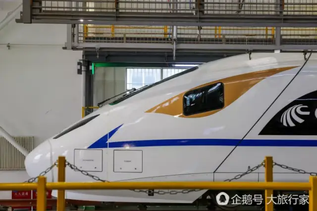 crh3a型動車抵達西安動車段,高鐵真的快通了!