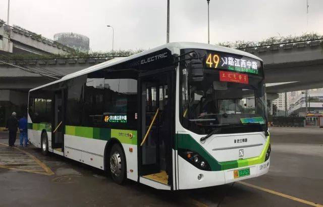 欢迎乘坐49路纯电动公交车,方向上海体育馆