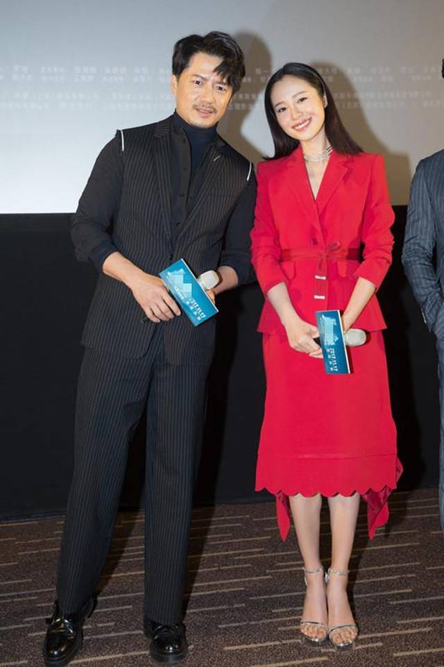 江一燕与段奕宏开心合影