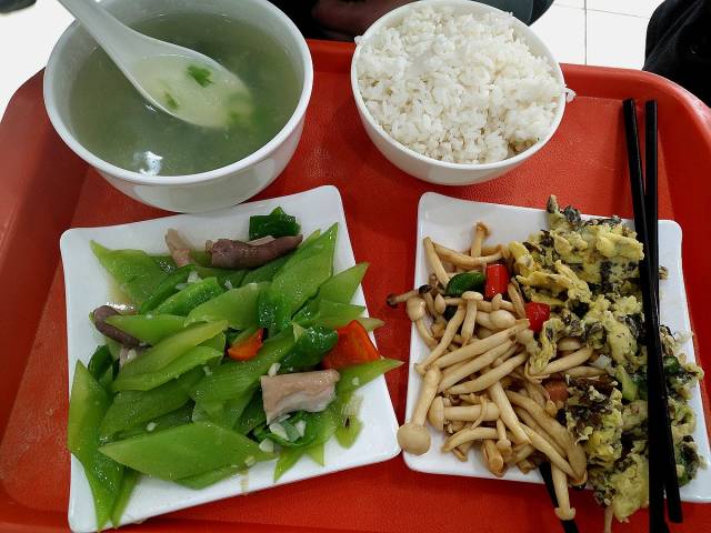 我请公司领导吃了这样的工作餐还是她付钱你们觉得领导会生气吗