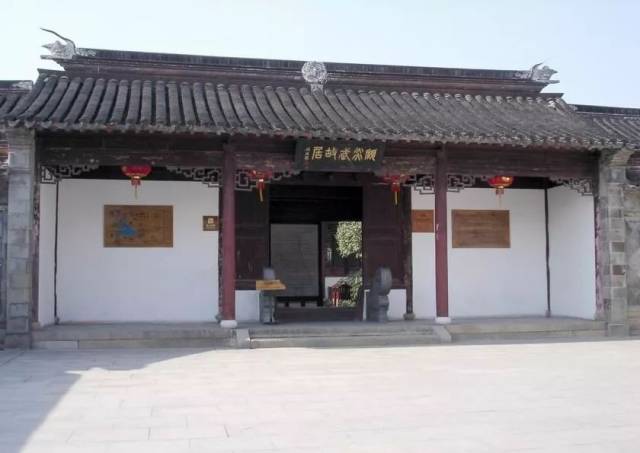 有惩于明末士风的浇漓,亭林毕生坚持不讲学,不设书院,不收门生.