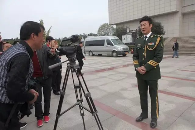 接受新县电视台采访