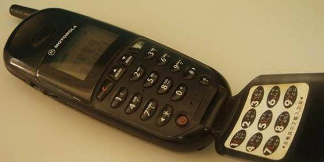 1999年,第一款全中文手机:摩托罗拉cd928