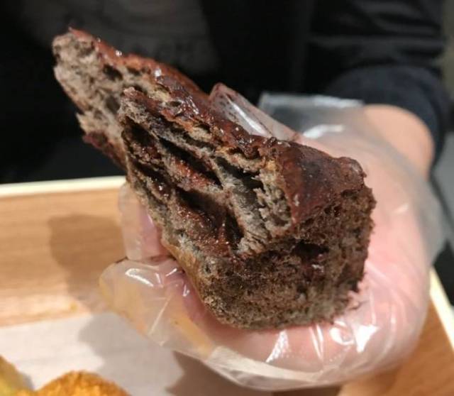 浓烈 带手套撕开之后真的有点恶心 吃完以后满嘴满手都脏,果然如其名