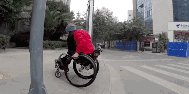 轮椅飙车gif图片