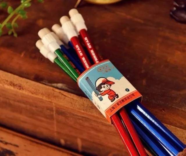 儿时文具盒内的学习用具:满满的回忆,再也回不去了