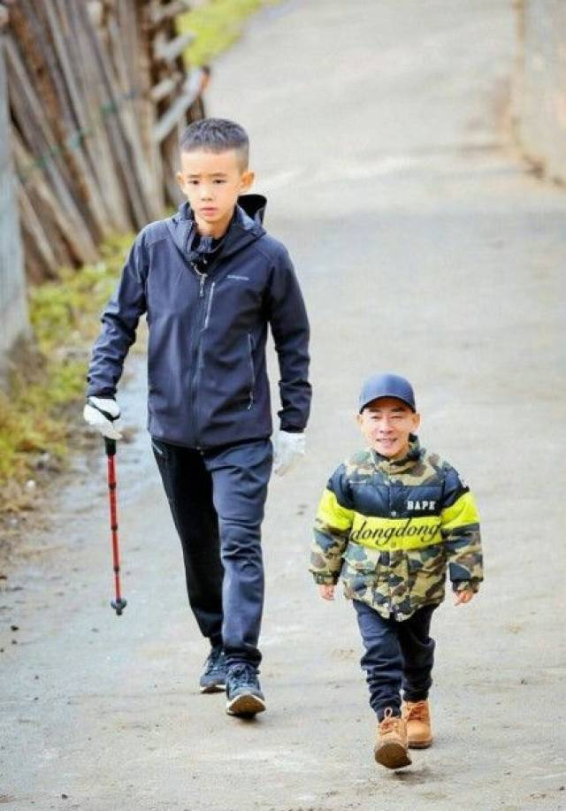 嗯哼去追neinei,小山竹,而小泡芙也不愿意离开爸爸,所以小小春便成为