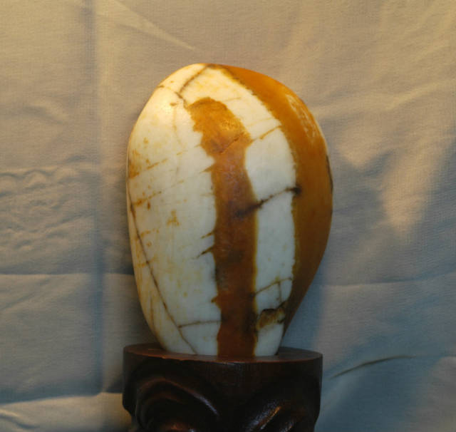 和田玉奇石:奇石中的贵族,又贵又好看!