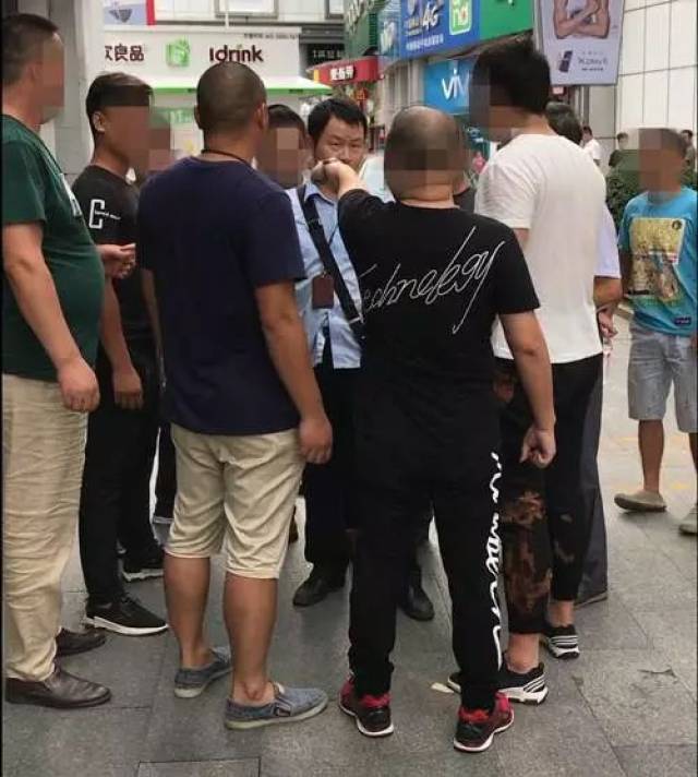 老板伙同公司员工暴力冲击执行现场 三人受审