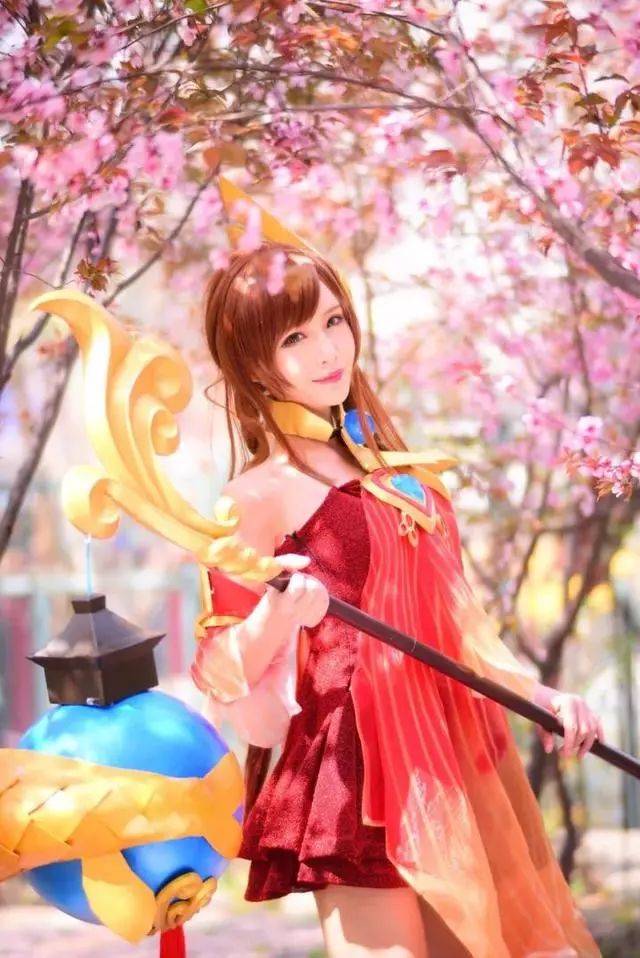 王者榮耀:大喬cosplay美如畫,守望著天空,大海和你的回憶