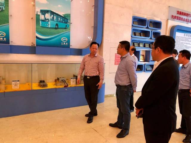 应深圳市五洲龙汽车股份有限公司(以下简称"五洲龙")董事长张景新的