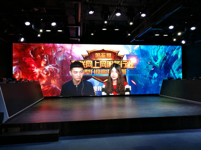 走上cest专业解说台,大专学历班林志鸿,蔡杨同学为现场带来节奏感十足