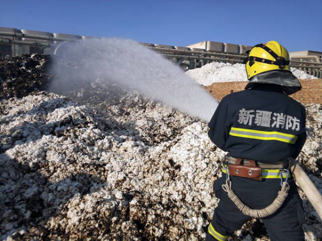 棉花加工厂发生火灾 鄯善消防成功扑灭