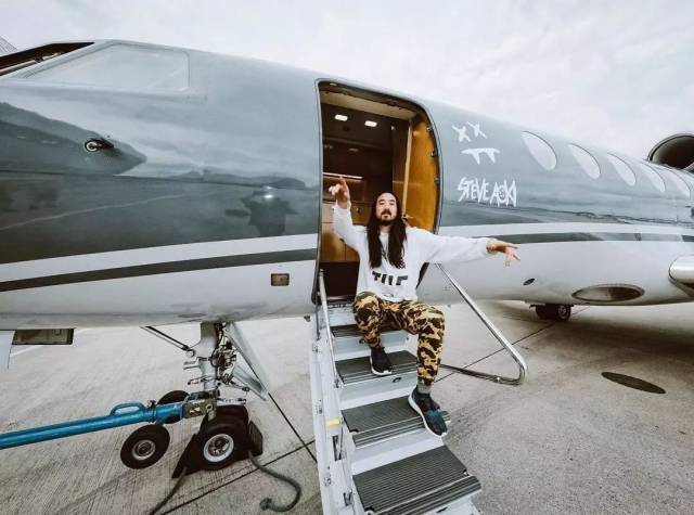 2300 万,在 dj 收入中排行第五 早已超过他最敬仰的父亲 rocky aoki